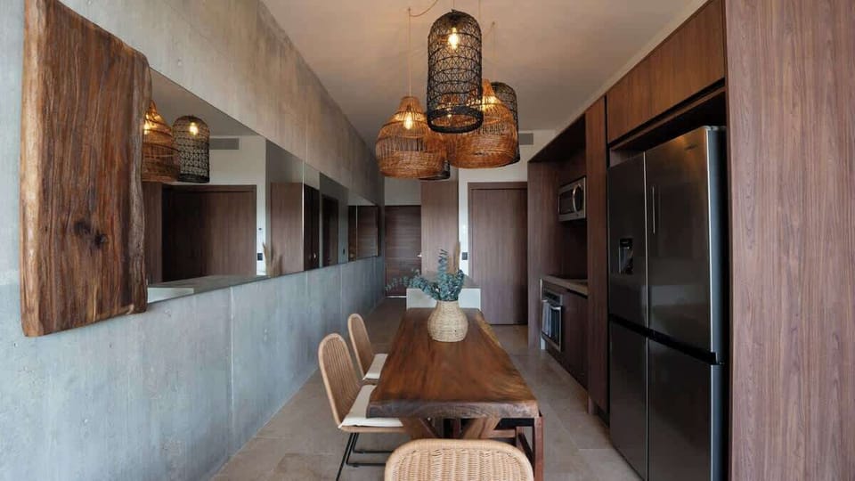 Dining Table & Kitchen