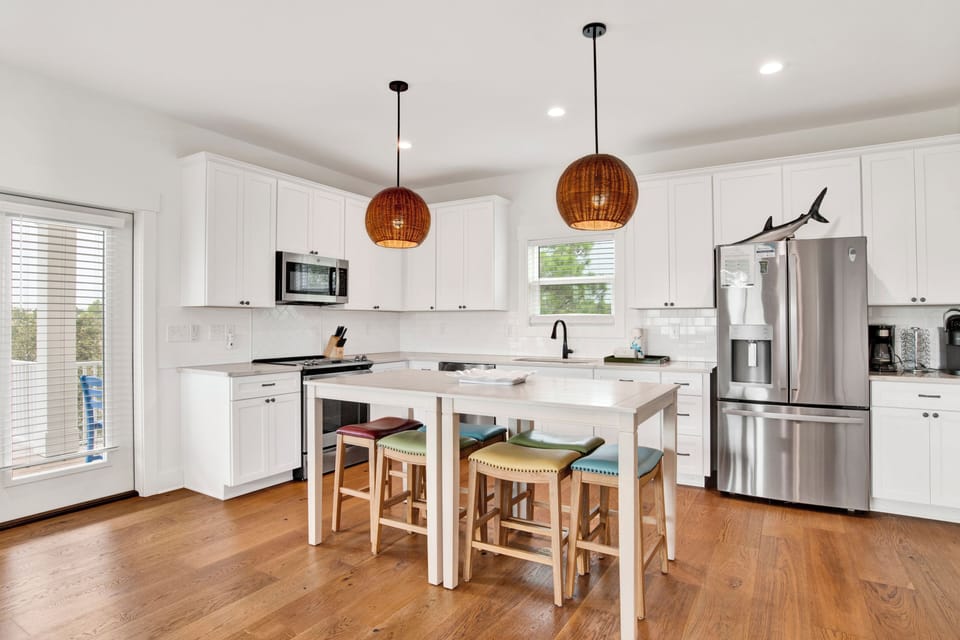 The kitchen island has seating for 6