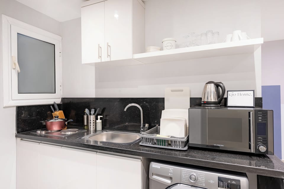Apartment, 3 Bedrooms | Private kitchen | Microwave