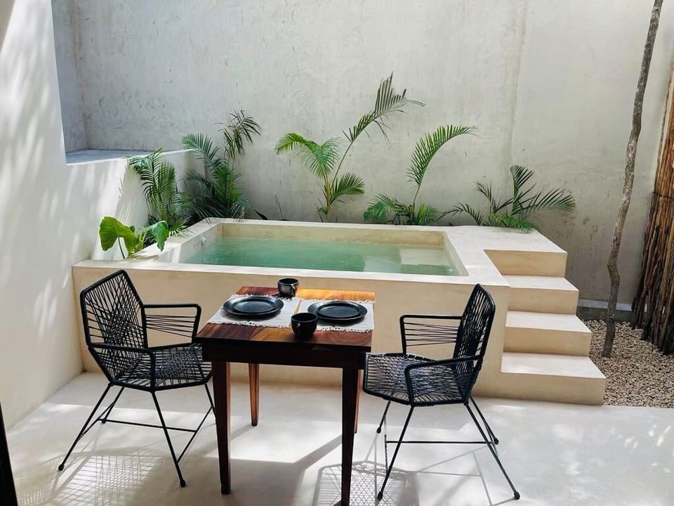 Comfort Apartment, 1 Queen Bed, Pets Allowed | Private spa tub