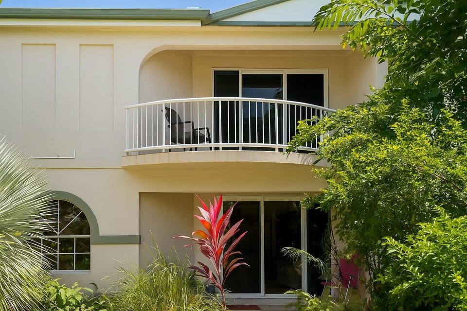Private apartment in a quiet residential complex, a short walk from the seaside