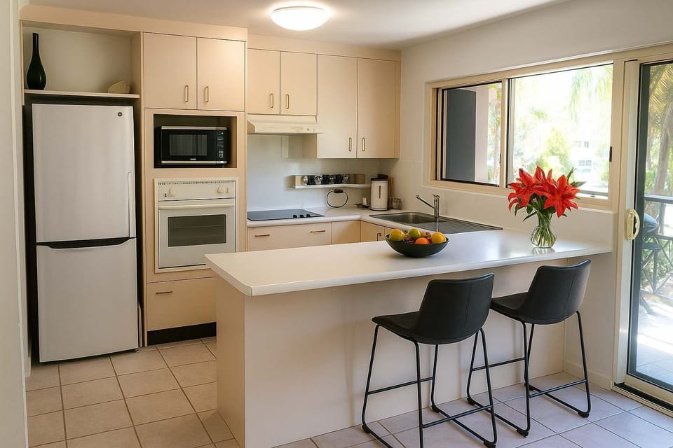 Fully Equipped Kitchen with Breakfast Bar – Beachside Apartment. The Strand Beach, North Ward Townsville