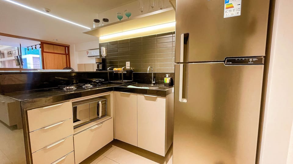 Classic Apartment | Private kitchen | Full-size fridge, microwave, cookware/dishes/utensils