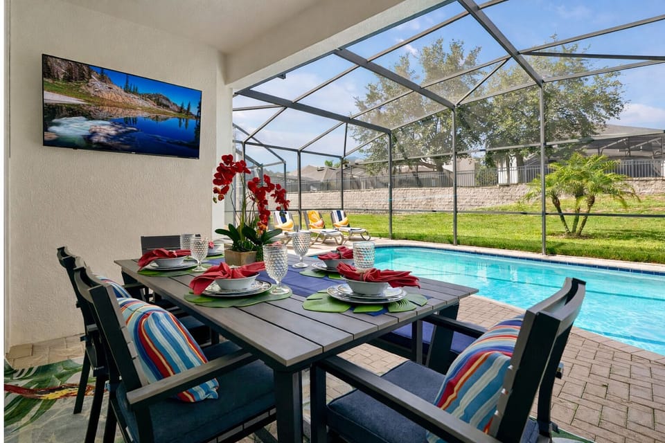 Poolside dining & TV lounge — your perfect Florida retreat.