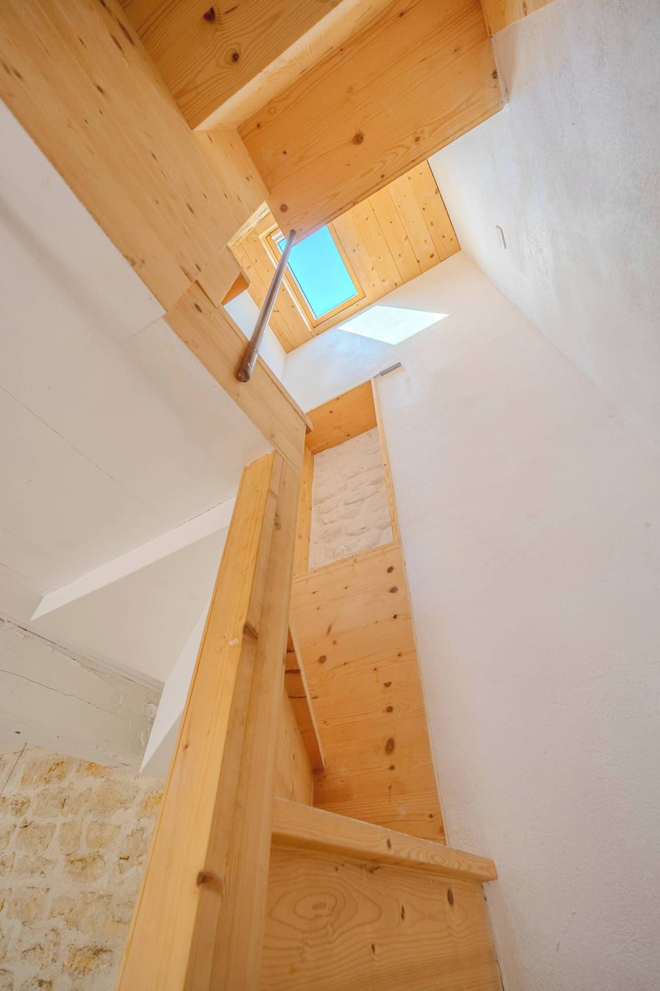 Puits de lumière dans l'escalier.