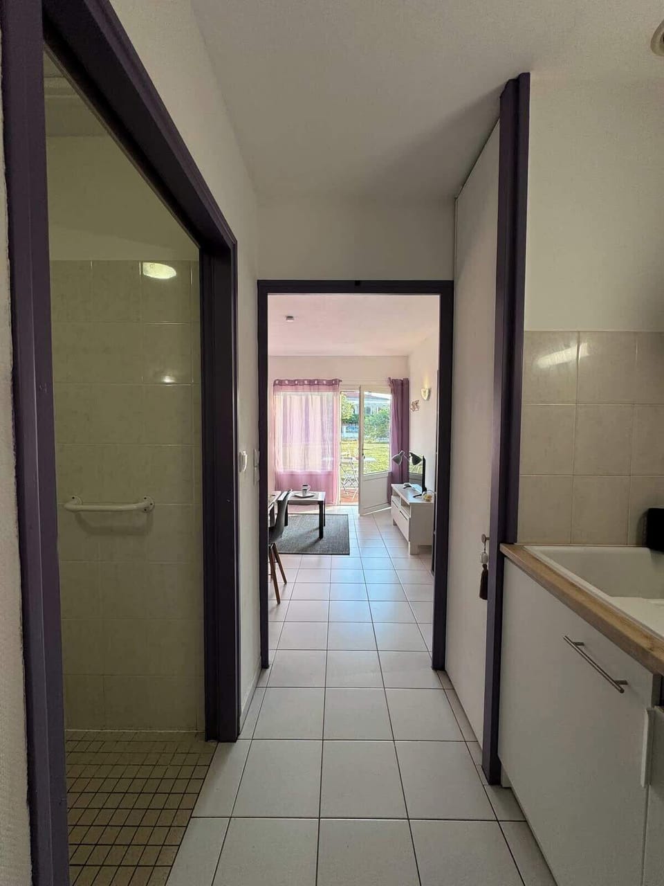 Couloir d'entrée du studio.