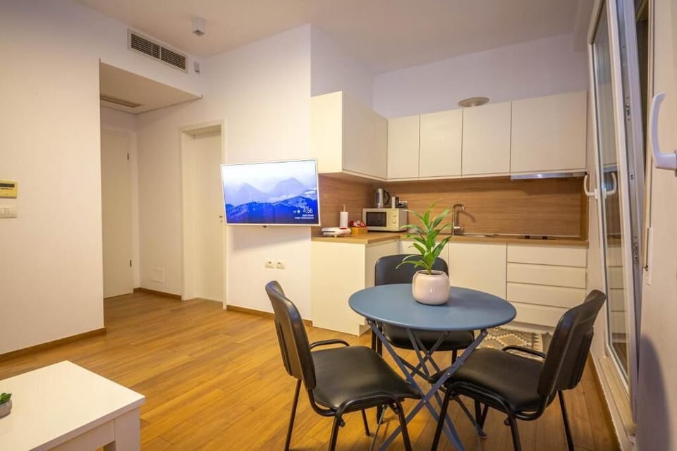 Apartment, 1 Bedroom, City View | Private kitchen | Fridge, microwave, stovetop, espresso maker