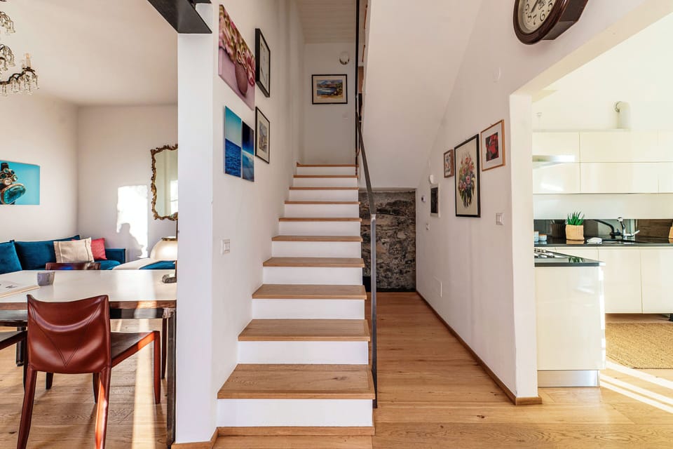 Handrails in stairways