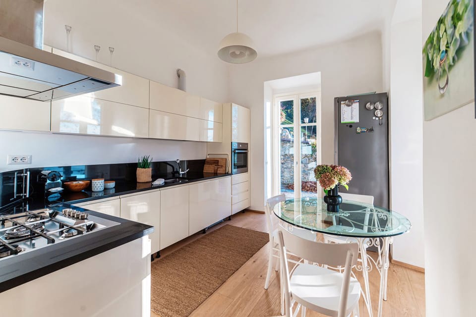 Apartment, Mountain View | Private kitchen | Full-size fridge, microwave, oven, stovetop