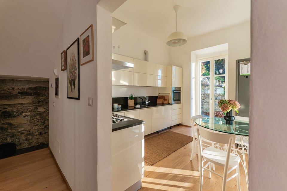 Apartment, Mountain View | Private kitchen | Full-size fridge, microwave, oven, stovetop