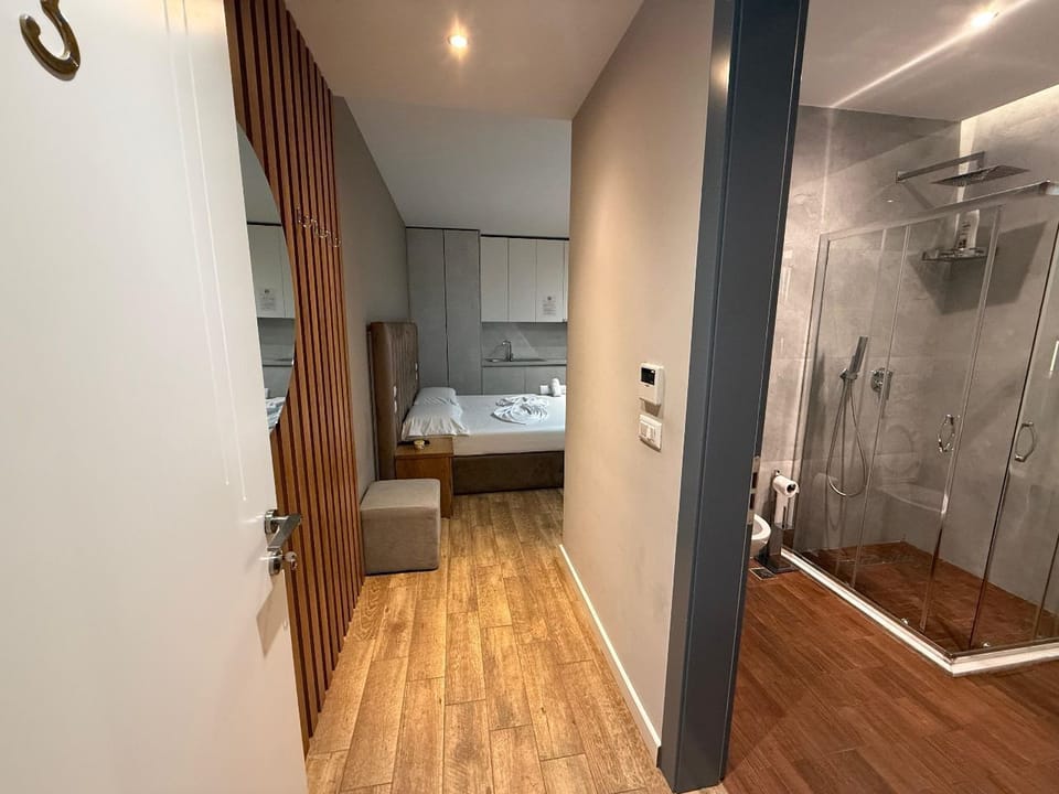 Classic Studio, Balcony | Bathroom shower