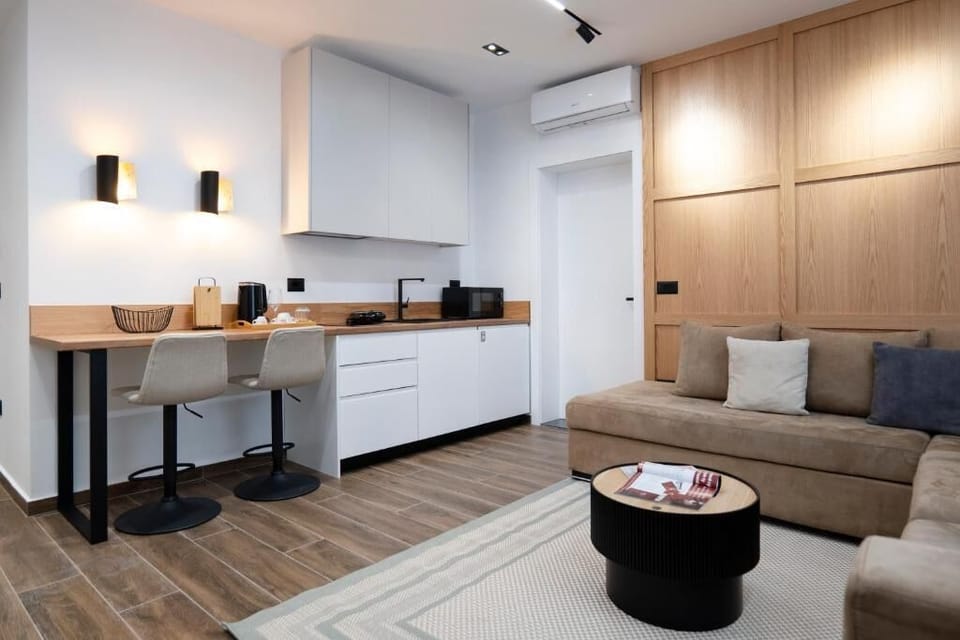 Premium Apartment | Living area | TV