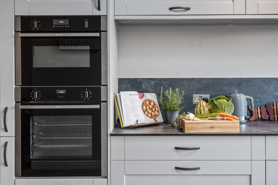 Fridge, dishwasher, toaster, cookware/dishes/utensils