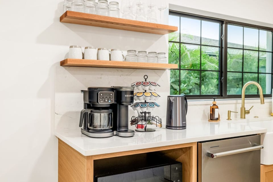 Organic coffee & teas, natural sweetener, Keurig with double-brew option, teapot, and lead-free ceramic mugs