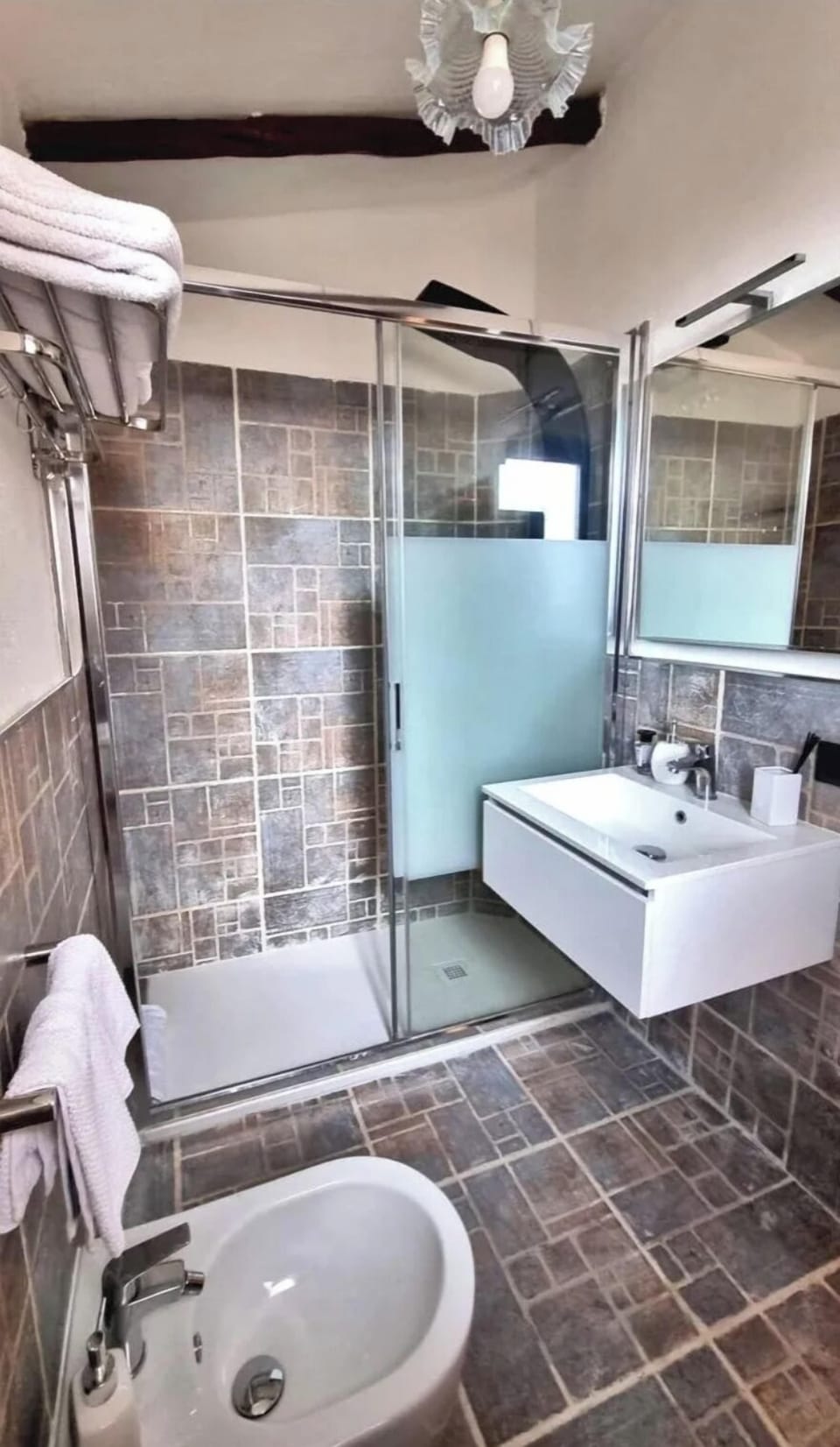 Superior Double Room, Garden View | Bathroom | Shower, hair dryer, bidet, towels