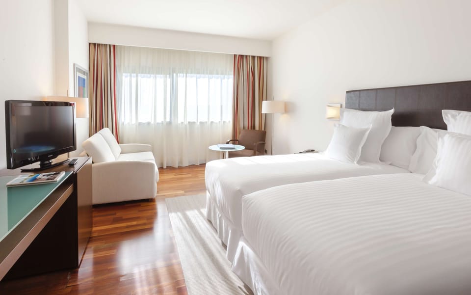Hypo-allergenic bedding, down comforters, pillowtop beds, minibar
