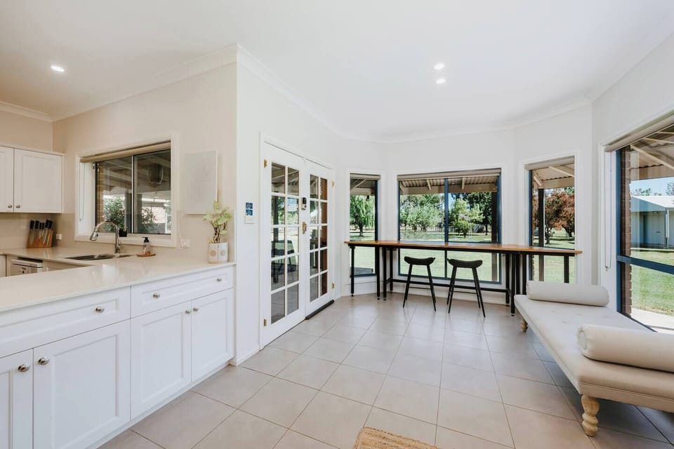 A sleek kitchen with an oven, dishwasher, full-size fridge and espresso machine makes entertaining effortless, while bar seating is perfect for casual breakfasts or evening wine tastings.
