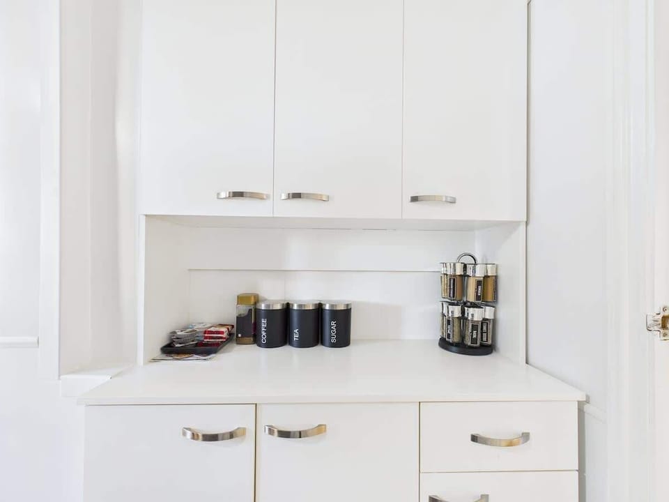 Contemporary kitchen with stylish finishes, perfect for cooking and entertaining.
D3 Short Stays