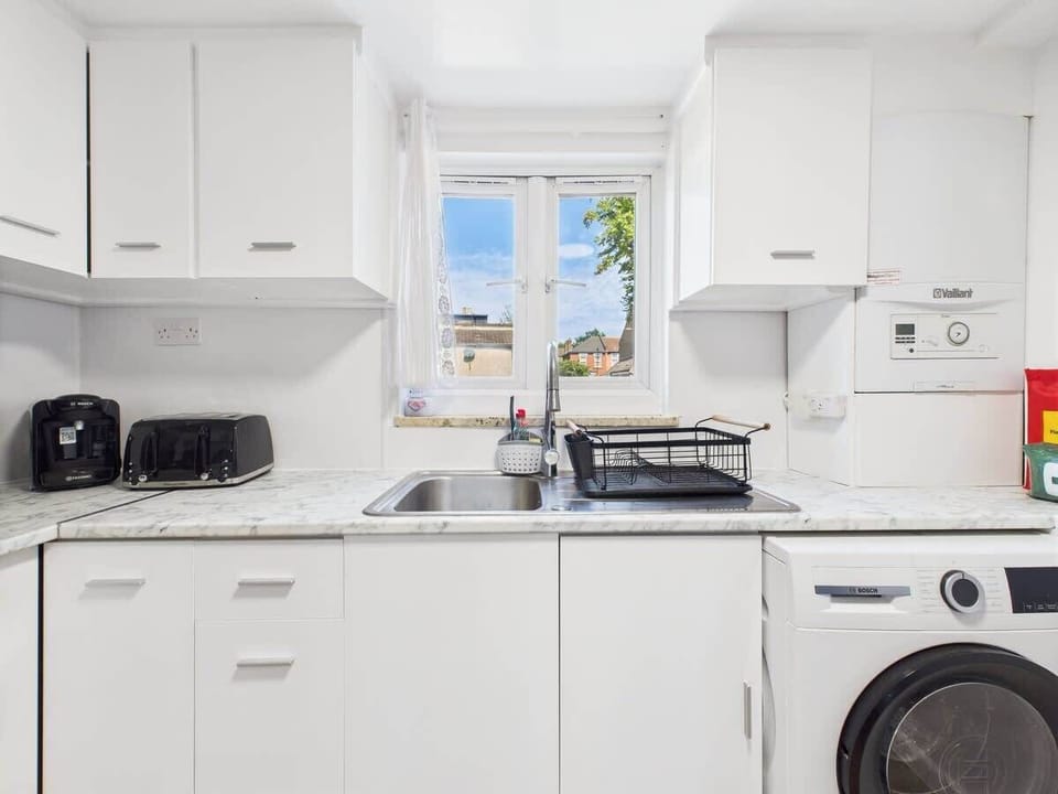Warm, modern kitchen setup with thoughtfully curated essentials to make cooking effortless.
D3 Short Stays