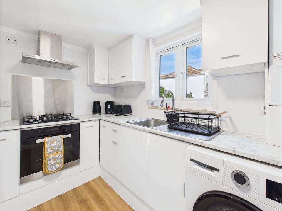 Spacious kitchen designed for guests who love home-cooked meals.
D3 Short Stays