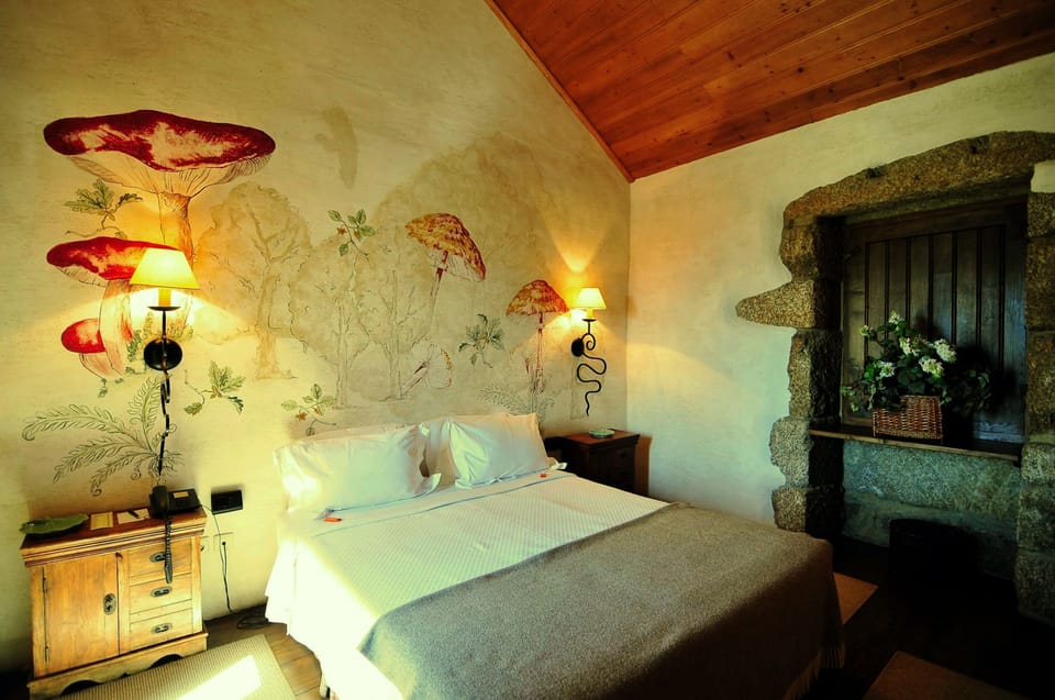 Deluxe Studio Suite, 1 Queen Bed, Non Smoking, Mountain View | Minibar, in-room safe, blackout drapes, soundproofing