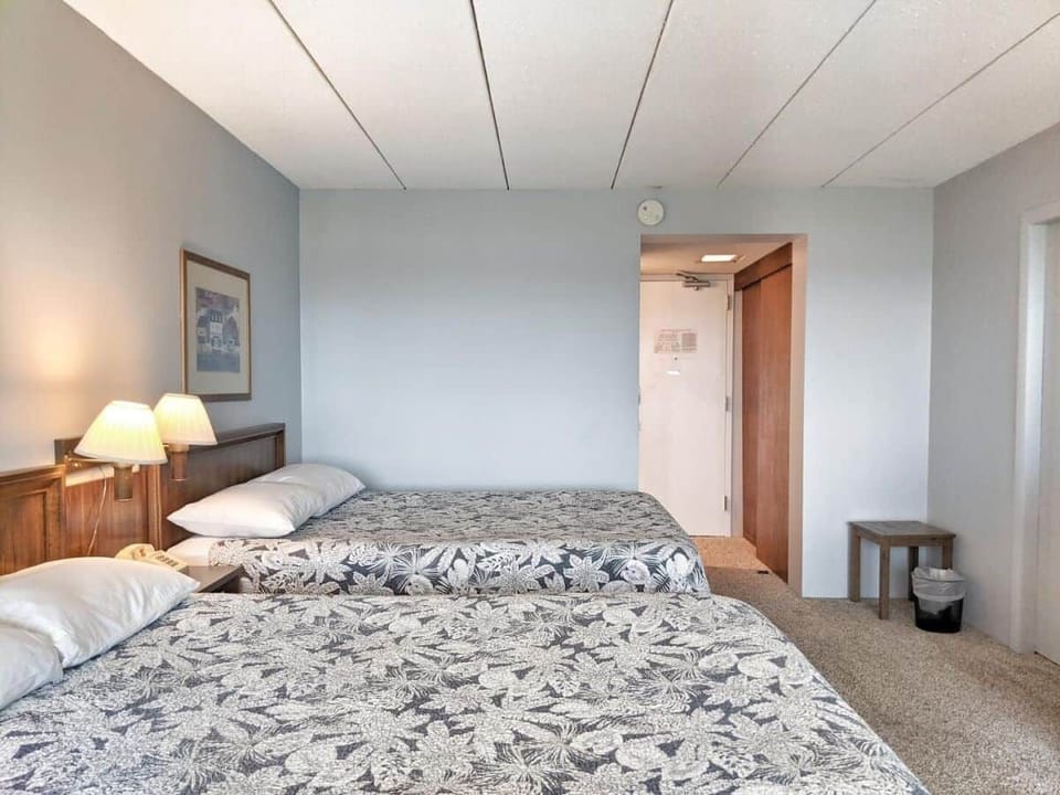 2 Queen beds