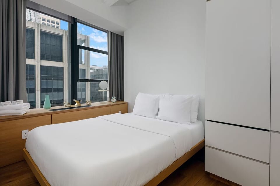 Wake refreshed to city light and smooth, minimalist design.