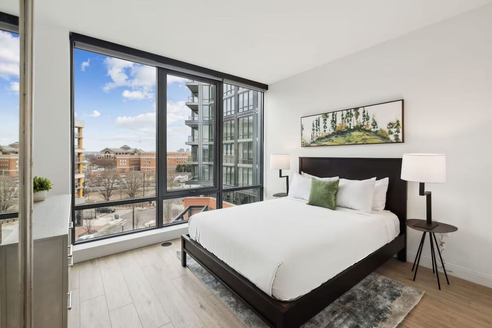 Wake up to sweeping skyline views from crisp king bedding.