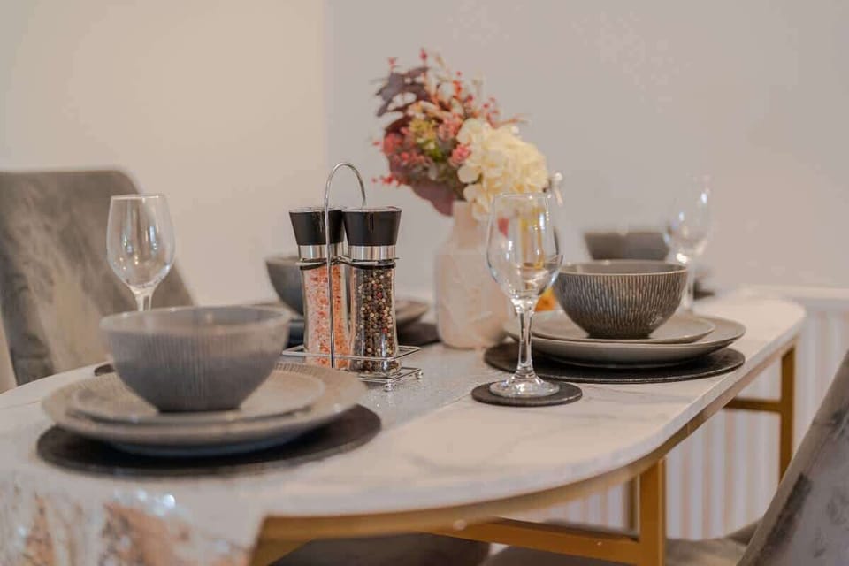 Inviting dining space designed for sharing meals and making memories.
D3 Short Stays