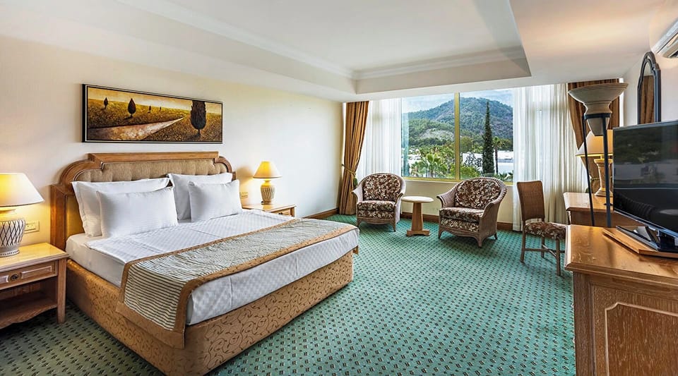 Comfort Deluxe Suite Land View Room | 1 bedroom, premium bedding, free minibar, in-room safe