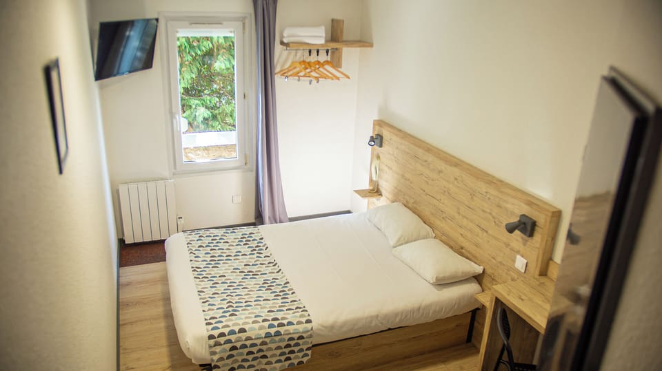 Double Room, Non Smoking, Private Bathroom | Desk, laptop workspace, free WiFi, wheelchair access