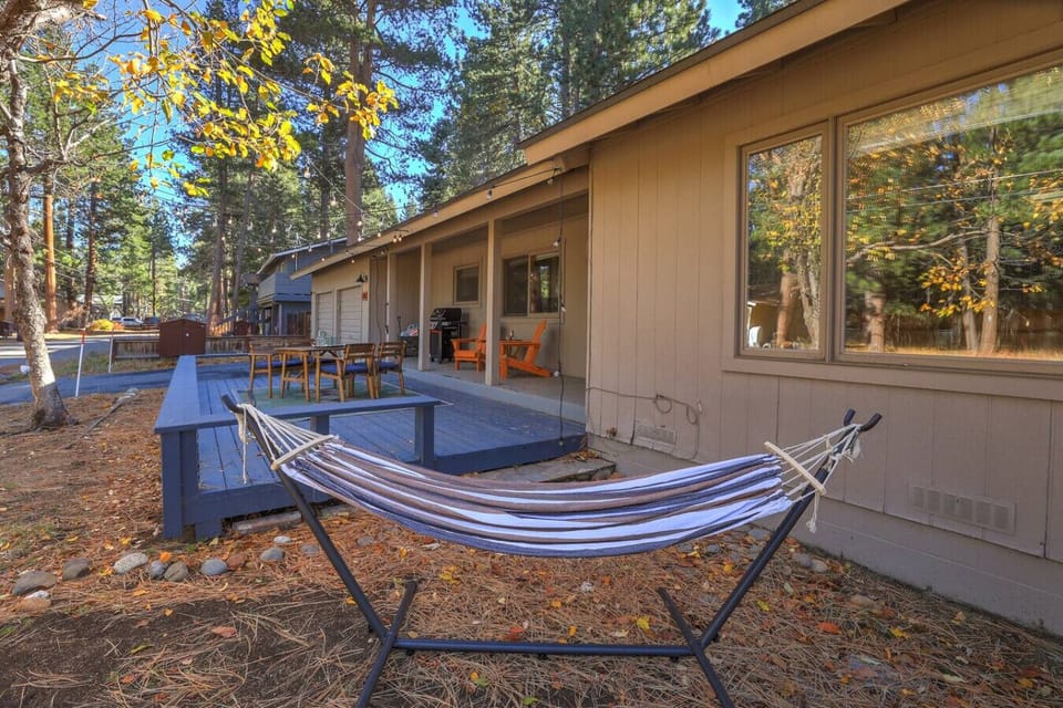 Seasonal hammock for guest use
