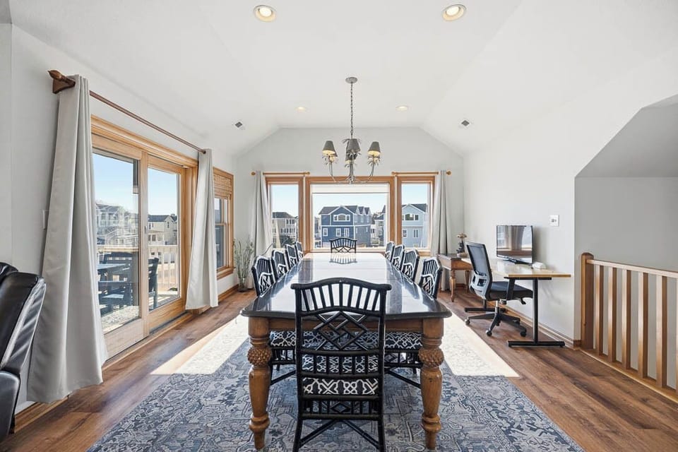 Top-Level Dining Room with Table (seats 10)
