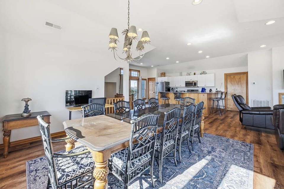 Top-Level Dining Room with Table (seats 10)