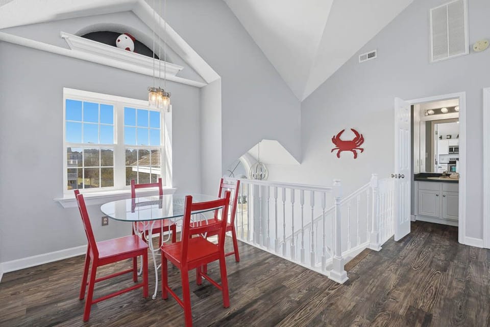 Top-Level Living Room with Table (seats 4)