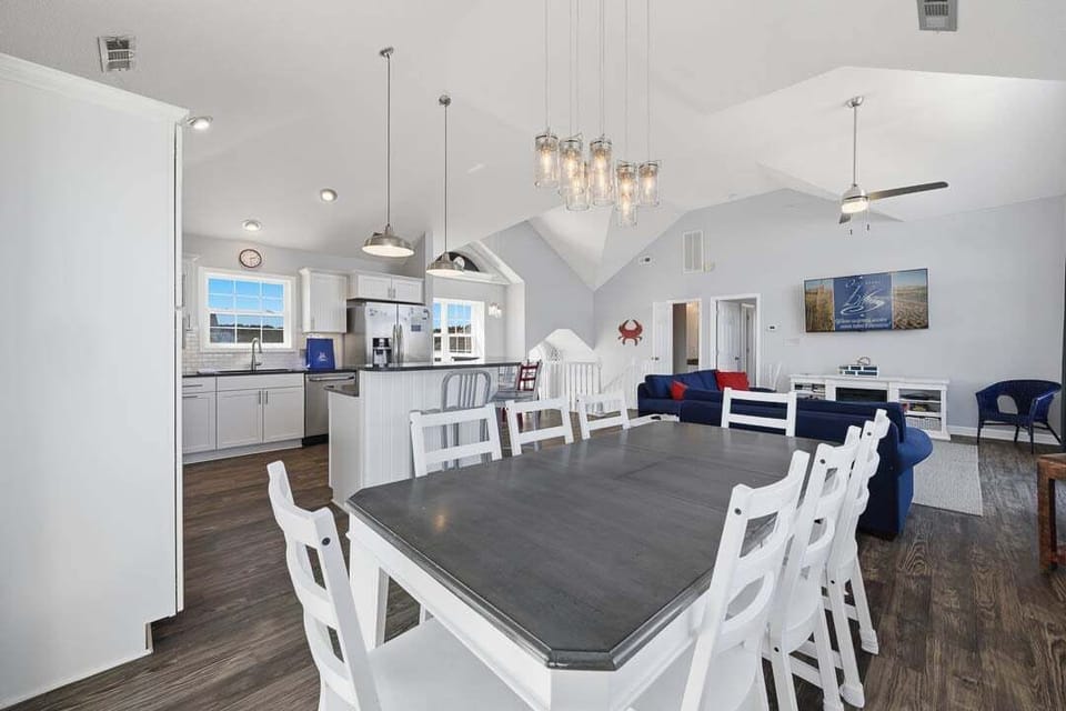 Top-Level Dining Room with Table (seats 9)