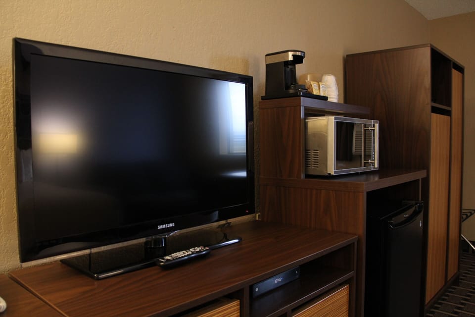 Studio Suite, 2 Queen Beds, Non Smoking | Desk, cribs (free), WiFi (free), alarm clocks