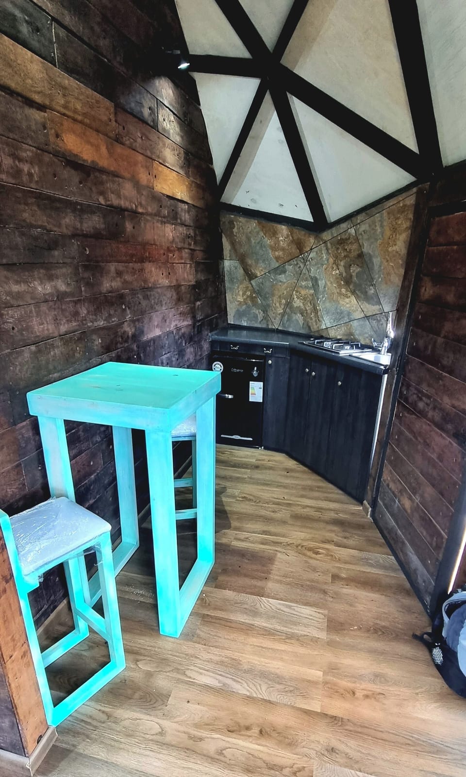 Deluxe Cabin, Pets Allowed, Garden View | Private kitchen