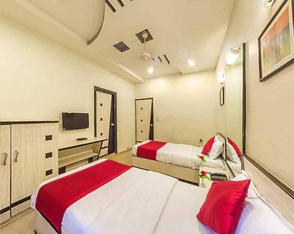 Deluxe Double Room | Iron/ironing board, free WiFi