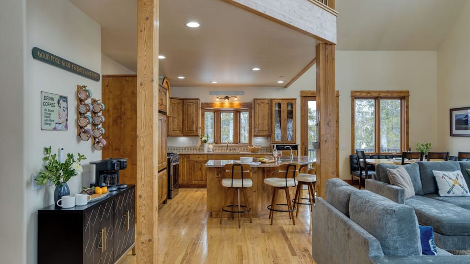 House (6 Bedrooms) | Interior