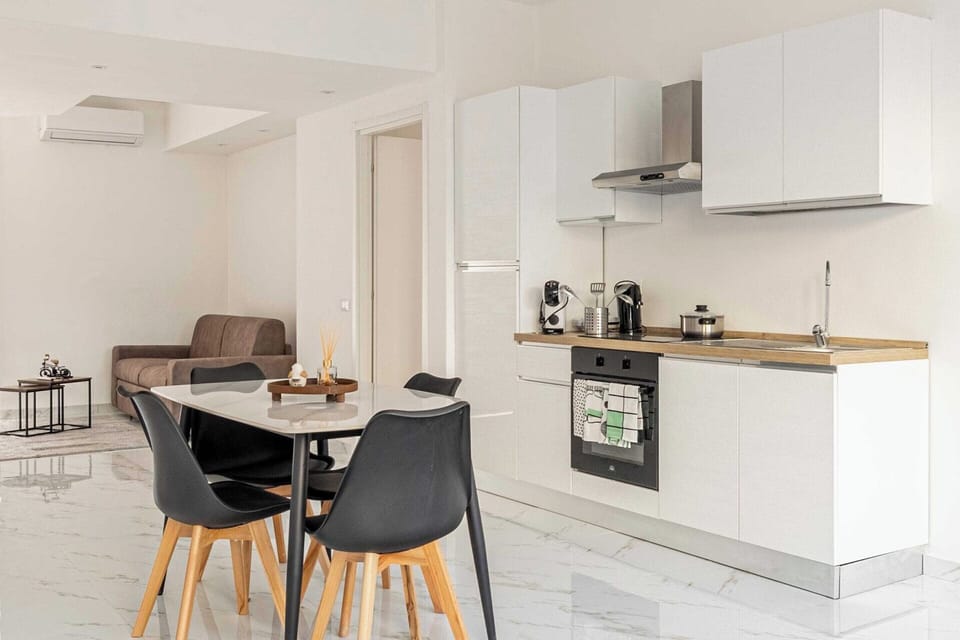 Apartment | Private kitchen | Coffee/tea maker, fridge, microwave, oven