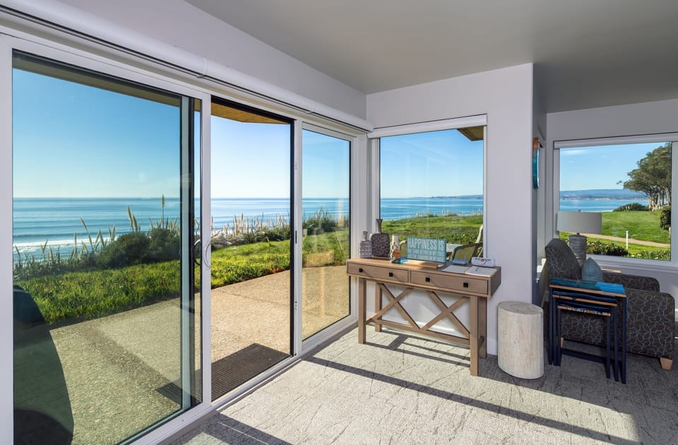 Slider to main patio on the North Bluff