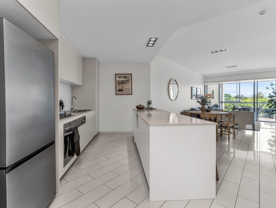 Luxury Apartment, Balcony, Park View | Private kitchen | Fridge, microwave, oven, stovetop