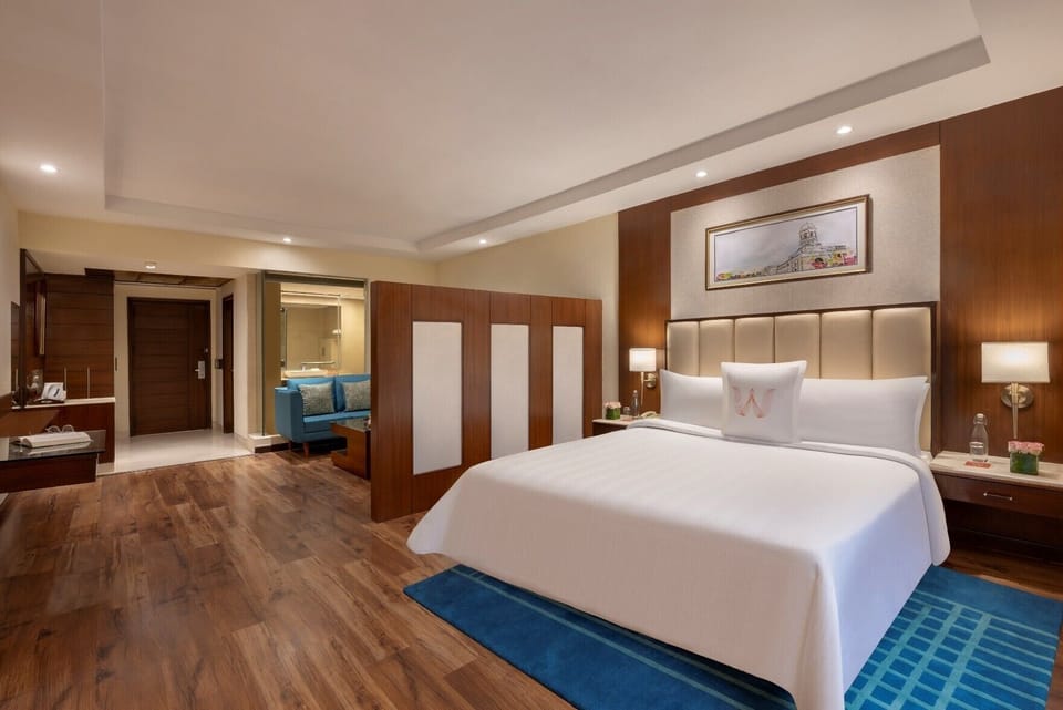 Suite, 1 King Bed | Premium bedding, minibar, in-room safe, desk