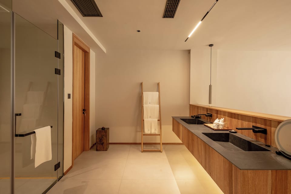 Superior Double Room | Desk, soundproofing, WiFi (free)