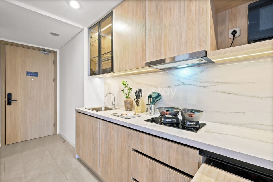 Apartment, 1 Bedroom, City View | Private kitchen | Full-size fridge, microwave, stovetop, rice cooker