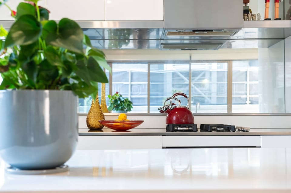 Carter’s tone bench tops all throughout kitchen and island benchtopd