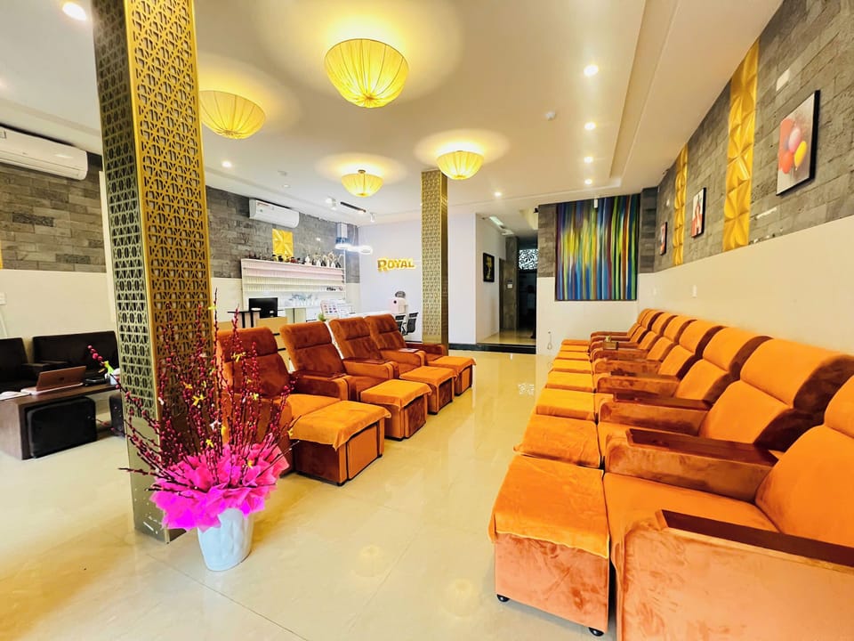Body treatments, hot stone massages, Swedish massages, Thai massages