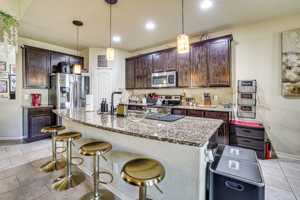 Breakfast Bar | Kitchen | Cooking Basics | Complimentary Spices | 1st Floor