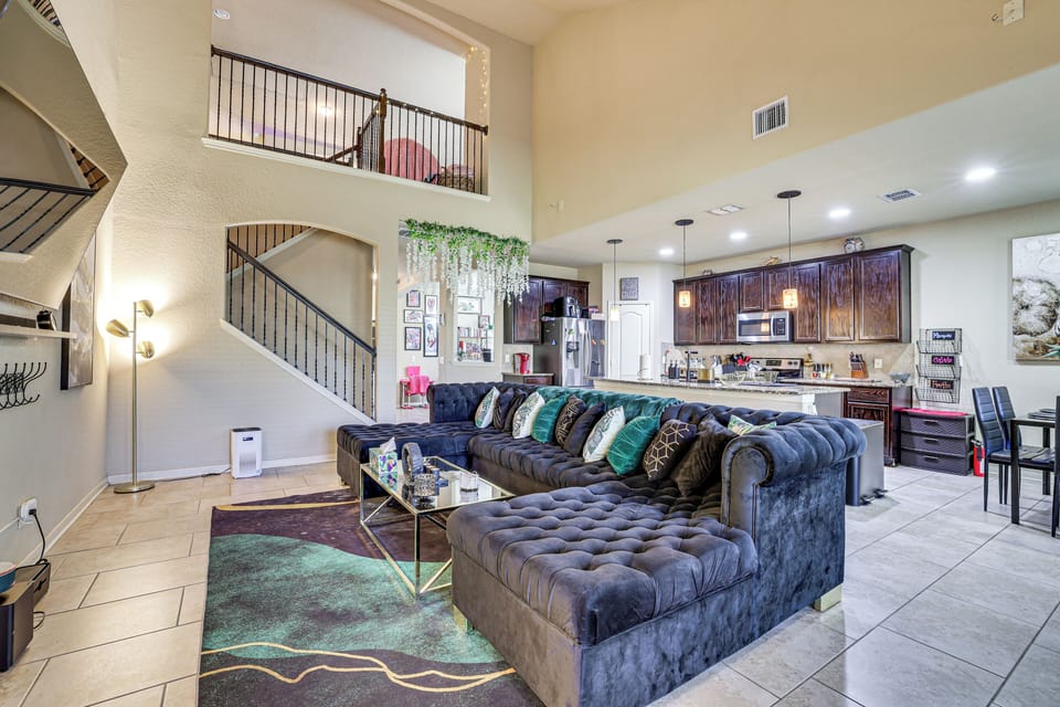 Open Floor Plan | Come Stay Here!